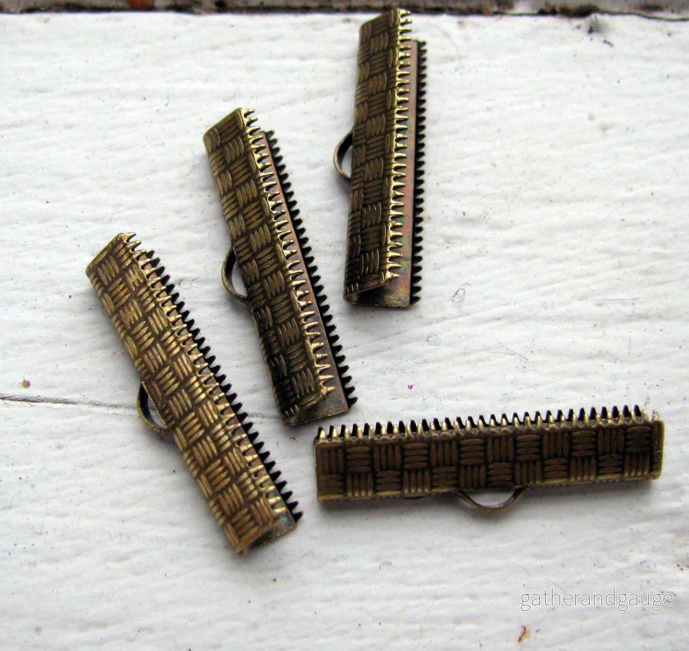 Ändfäste platta band Bronsfärgad - Bredare modell, 25 mm, 4-pack