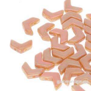 Chevron Duo – Chalk Full Apricot 10x4mm, 1 sträng Chevron Duo – Chalk Full Apricot 10x4mm, 1 sträng