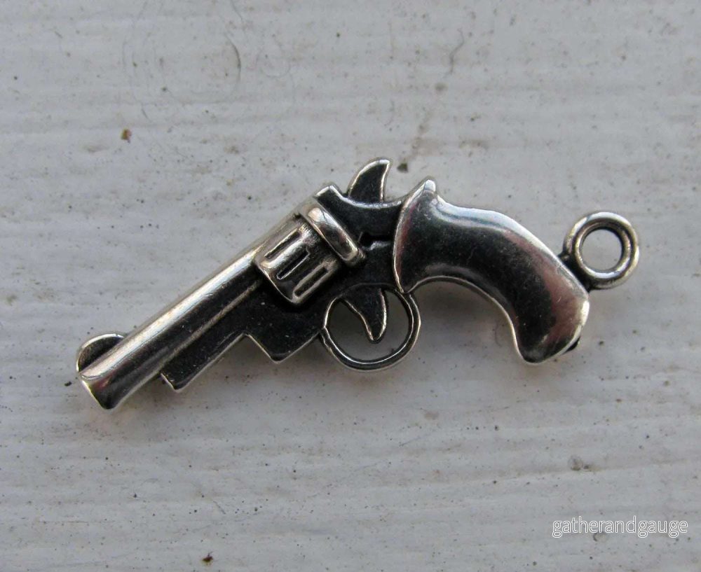 Berlock Silverpläterad - Revolver 16x33mm 1 styck