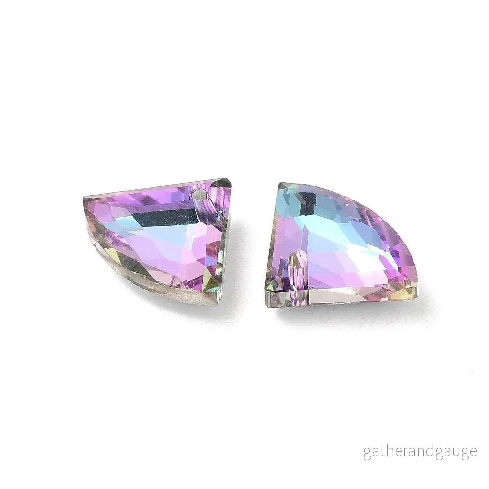 Facetterade glaspärlor - Triangel Shimmer Plum 12x15mm 1 styck - Bild 2