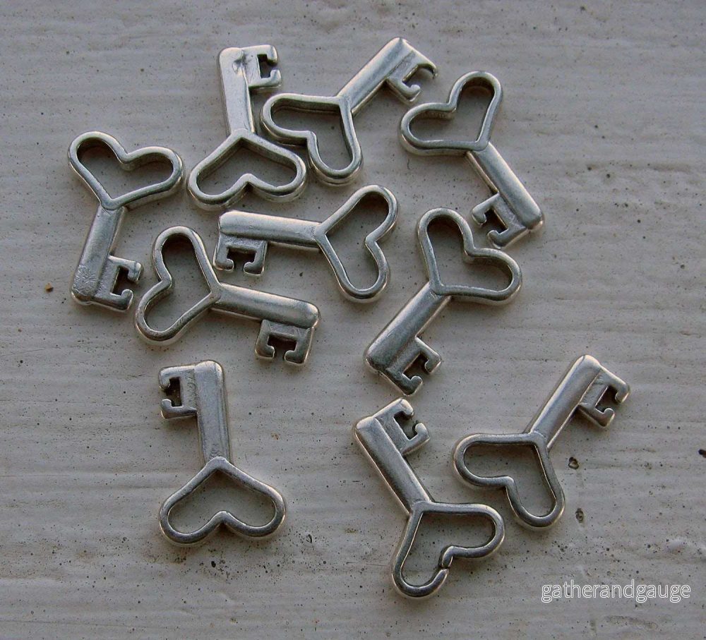 Berlock silverfärgad - Nyckel med hjärta, 10-pack