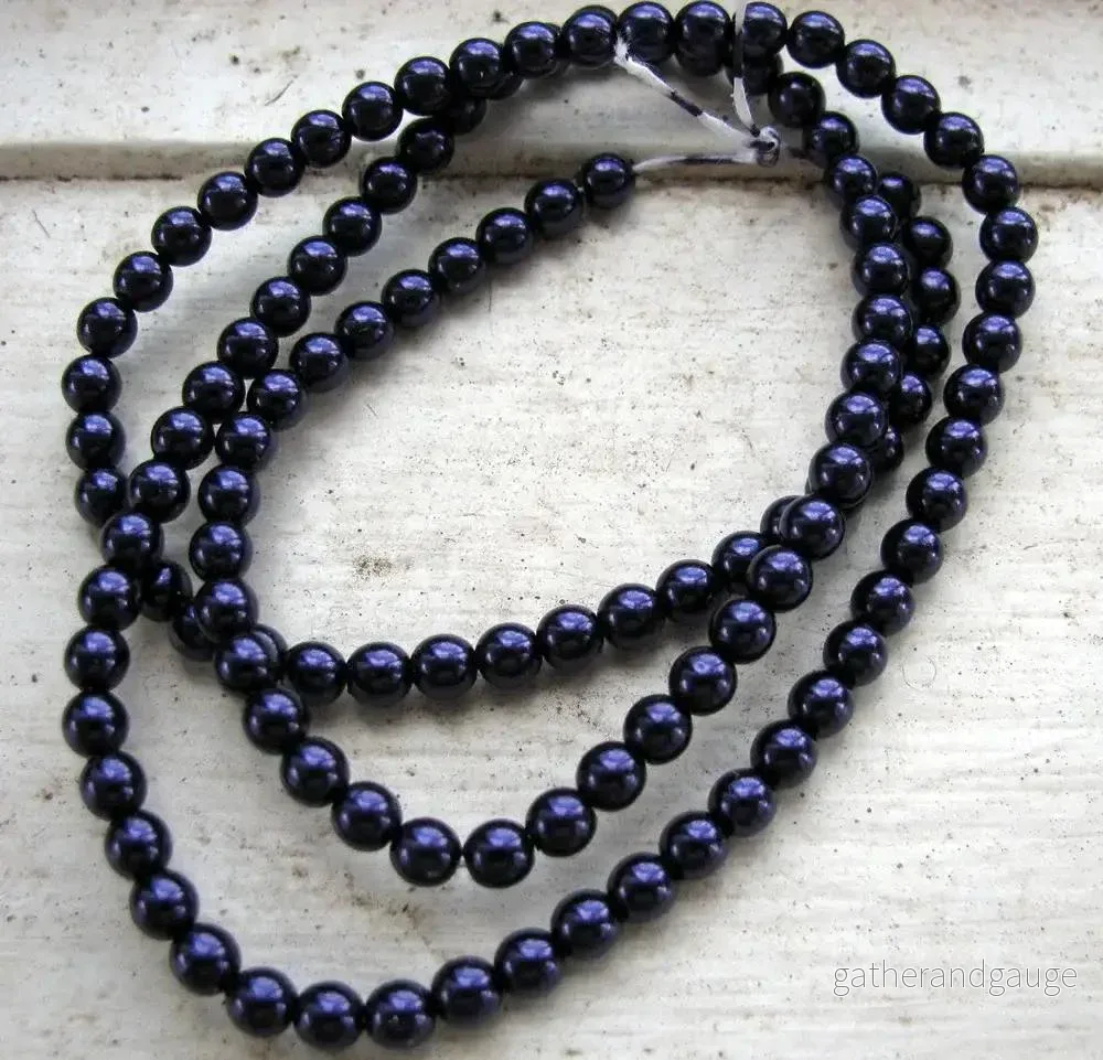 Tjeckiska vaxade glaspärlor - Purple 4mm, 1 sträng