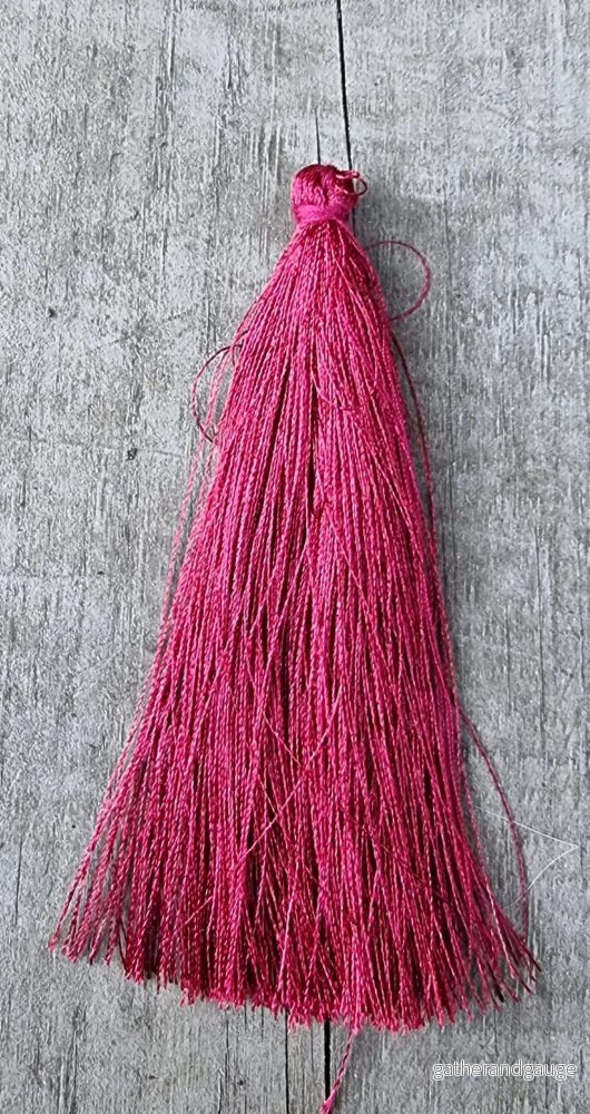 Hänge tassel polyester – Bordeaux 90mm 1 styck