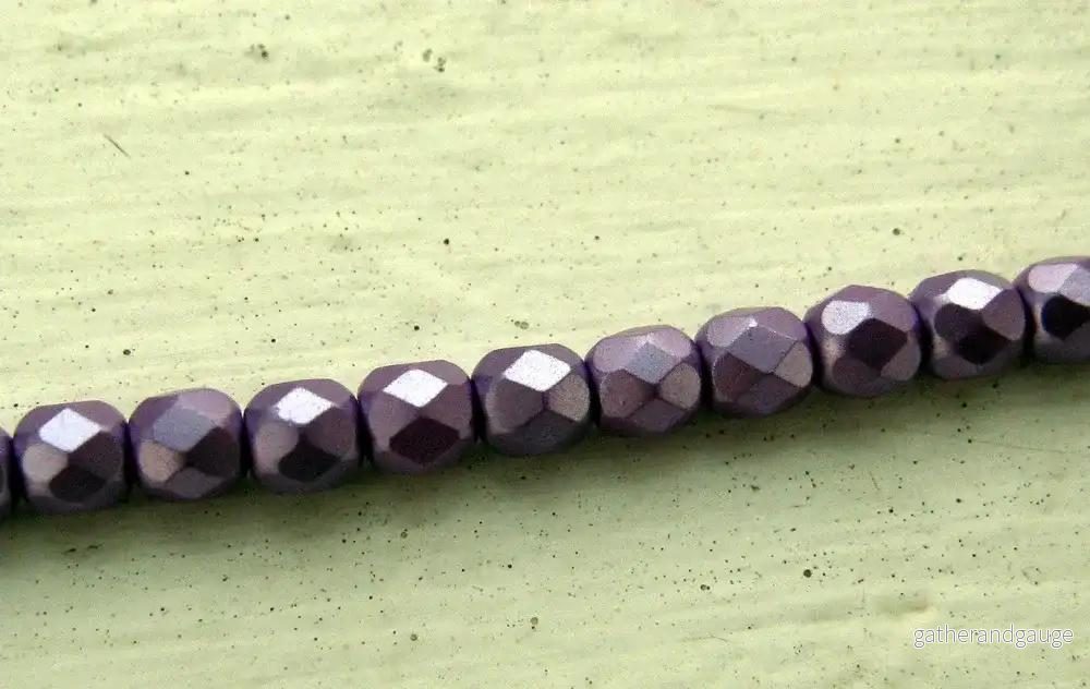 Tjeckiska Firepolish - Pastel Lila 4 mm, 1 sträng - Bild 2