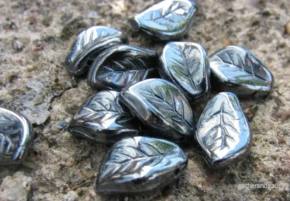 Glaspärlor Löv - Hematite, 9x14mm, 10-pack - Bild 2