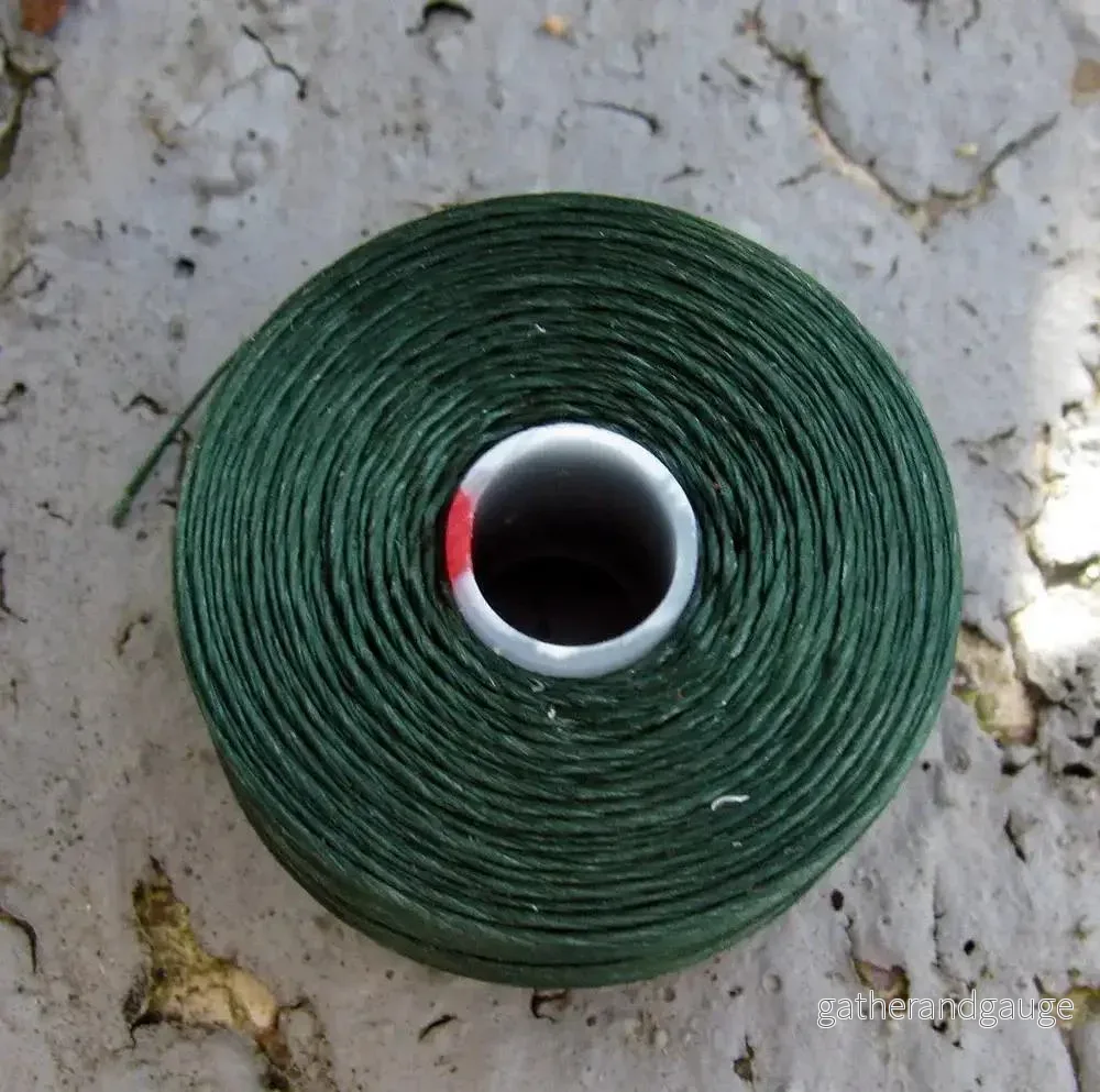 S-Lon Bead thread – Dark green, Storlek D, 1 Rulle S-Lon Bead thread – Dark green, Storlek D, 1 Rulle