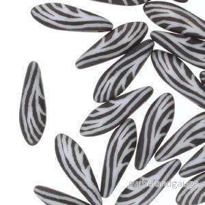 Dagger – Black/White Laser Wing 5x16mm, 1 sträng Dagger – Black/White Laser Wing 5x16mm, 1 sträng