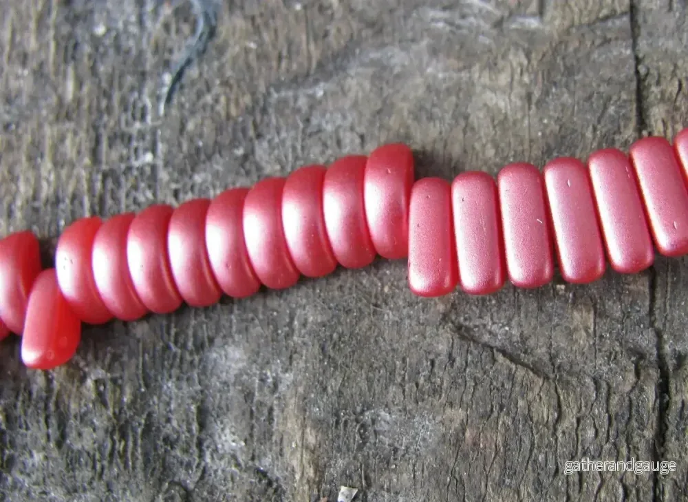 Half Moon – Pastel Dark Coral, 1 sträng Half Moon – Pastel Dark Coral, 1 sträng