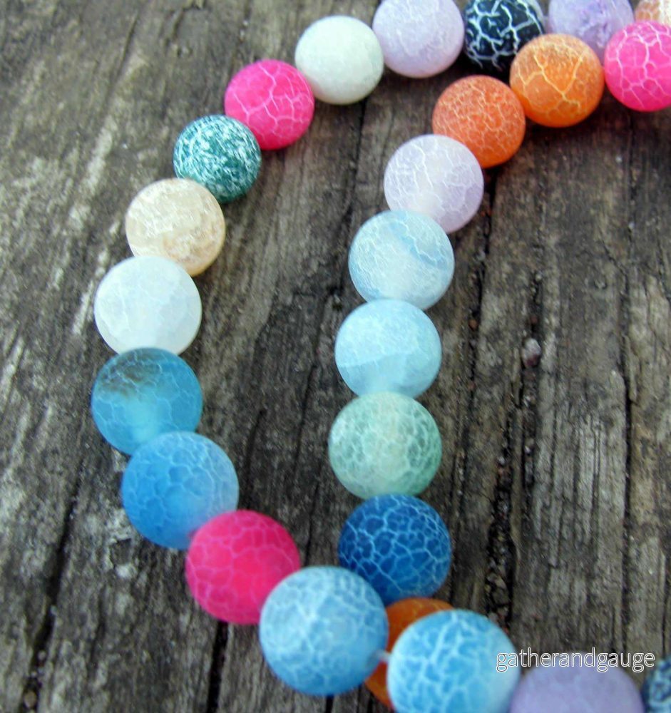 Frostad krackelerad agat – Mixade pärlor, 8 mm 1 sträng Frostad krackelerad agat – Mixade pärlor, 8 mm 1 sträng