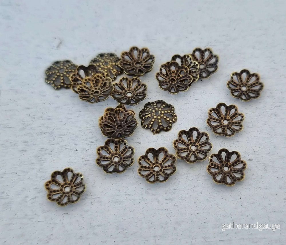 Pärlhattar Bronsfärgade - Filigree 8mm, 20-pack