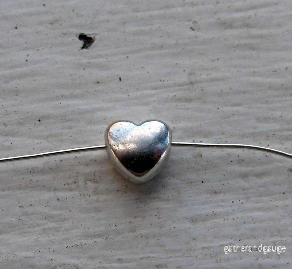 Mellandel Silverpläterad - Mindre bulligt hjärta, 6mm, 10-pack - Bild 3