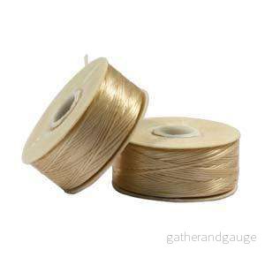 Nymo B – Champagne, 1 Rulle Nymo B – Champagne, 1 Rulle