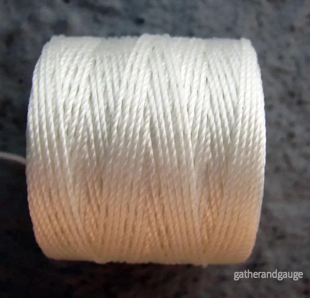 S- Lon bead cord - White, 1 rulle - Bild 2