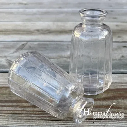 Glasvas 1 st 35 kr 2 för 55 kr Glasvas 1 st 35 kr 2 för 55 kr