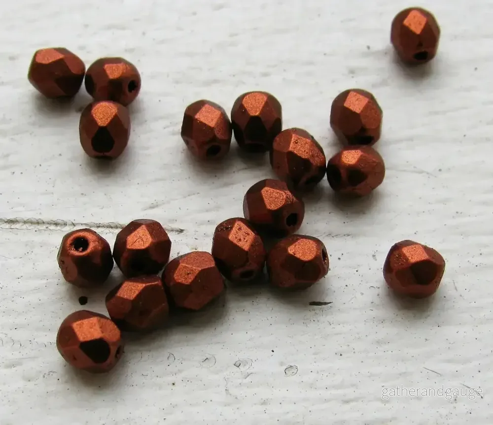 Tjeckiska Firepolish - Matte Metallic Dark Copper 4 mm, 50-pack