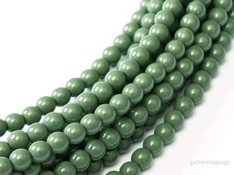 Tjeckiska Fiesta Pearl – Hartford Green 2mm, 1 sträng Tjeckiska Fiesta Pearl – Hartford Green 2mm, 1 sträng