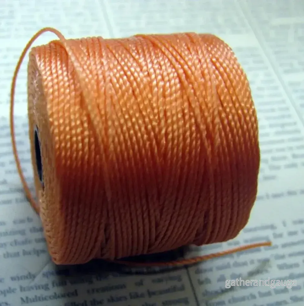 S- Lon bead cord - Pumpkin, 1 rulle - Bild 3