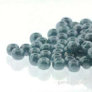 Tjeckiska Druk (Runda) – Chalk Blue Luster True 2mm, 9gram