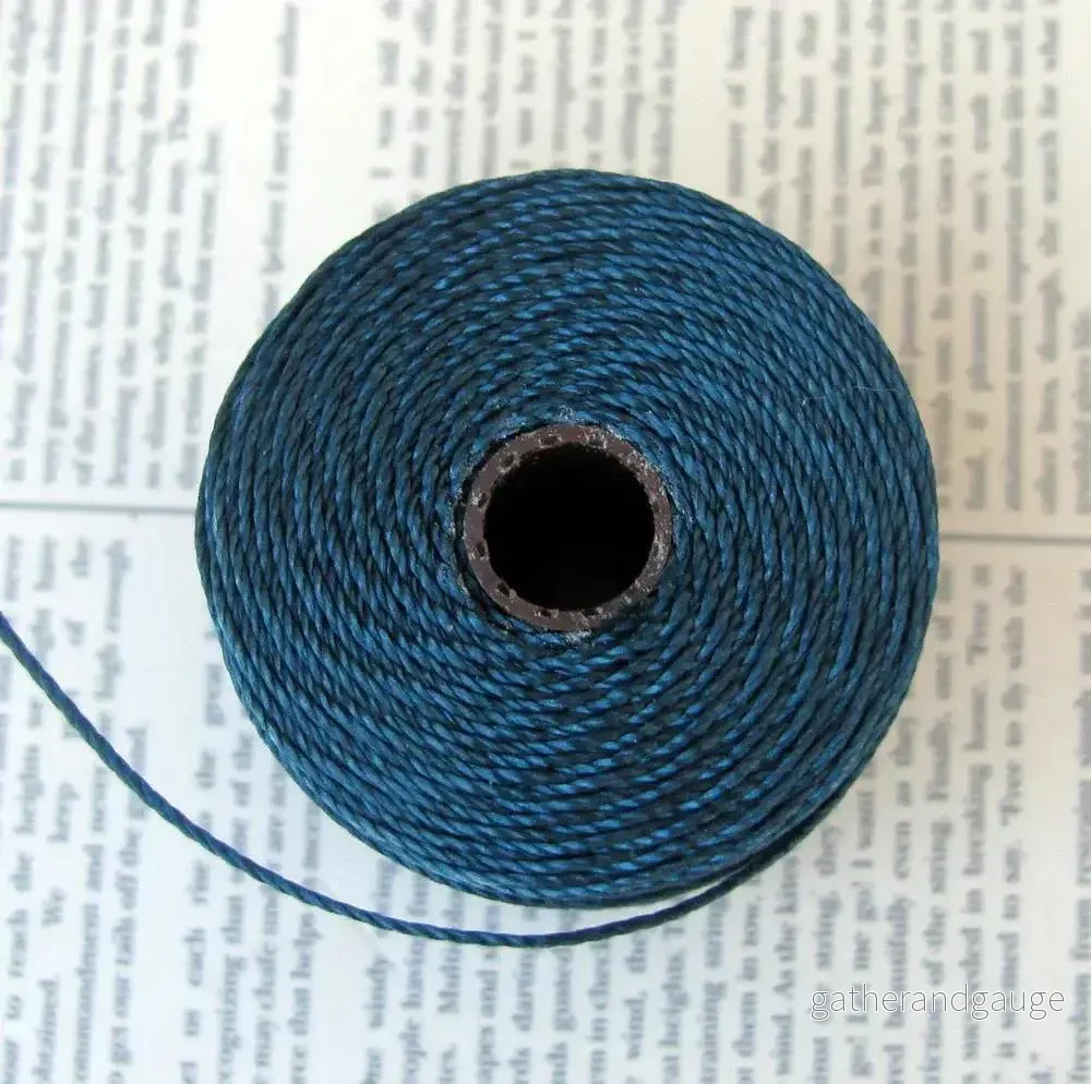 S- Lon bead cord – Dark Teal, 1 rulle S- Lon bead cord – Dark Teal, 1 rulle
