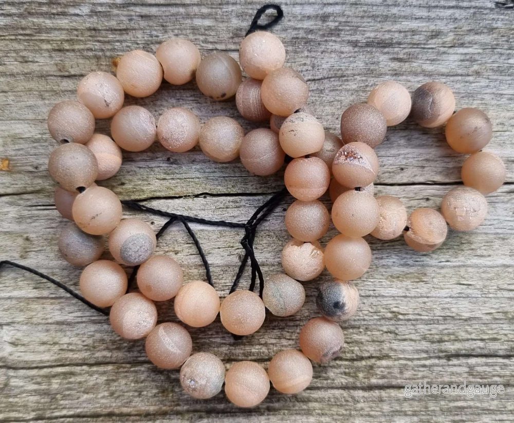 Agat Brazilian Bead – Rund Matt Beige 8mm 1 sträng Agat Brazilian Bead – Rund Matt Beige 8mm 1 sträng