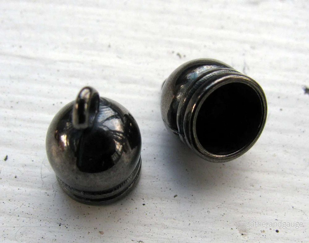 Ändfäste Gunmetalfärgade – Rundade med Ögla och Rand, 8mm, 2-pack