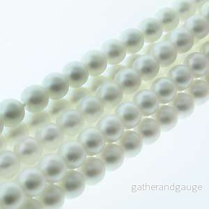 Tjeckiska vaxade glaspärlor - White Matt 6mm, 1 sträng