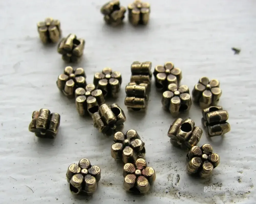 Mellandel bronsfärgad - Liten blomma, 5 mm 20-pack - Bild 2