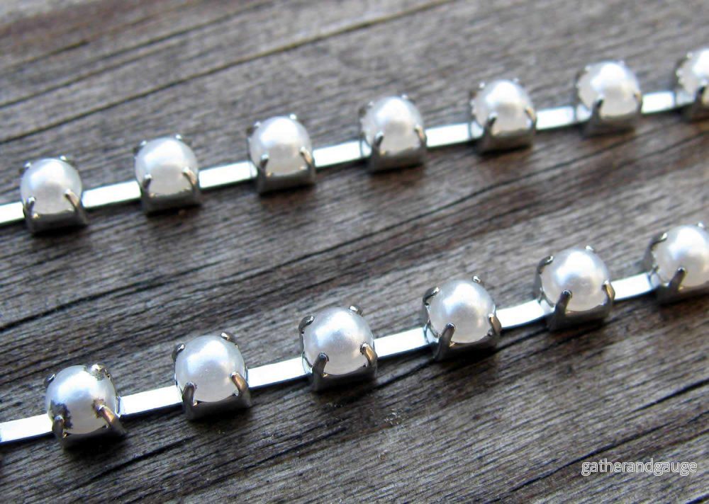 Strasskedja Silverfärgad - Vita akrylpärlor 3mm, 20 cm - Bild 2