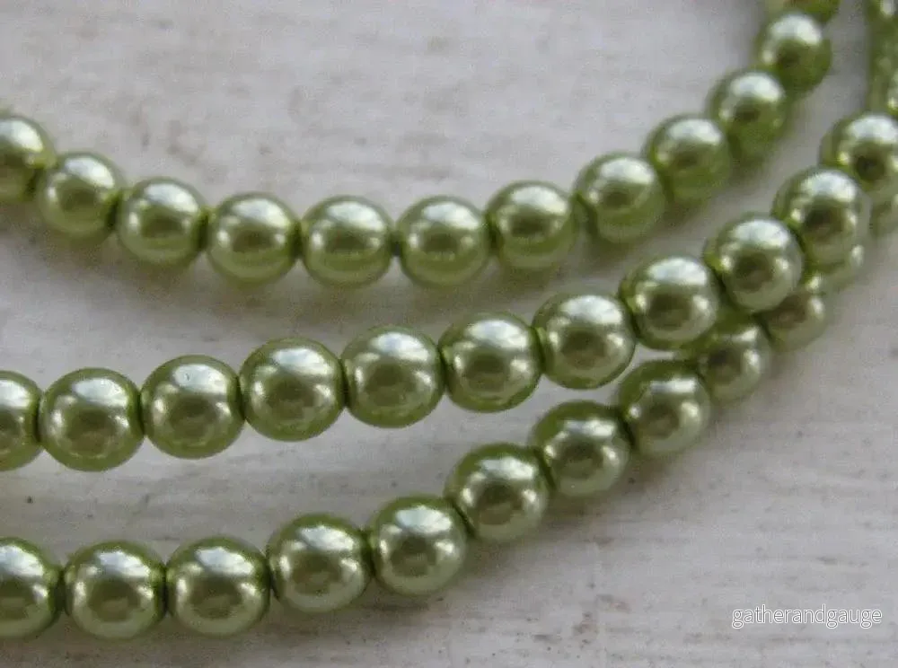 Tjeckiska vaxade glaspärlor - Olivine 4mm, 1 sträng - Bild 2