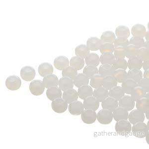 Tjeckiska seed beads – Alabaster 11/0 (17 gram) Tjeckiska seed beads – Alabaster 11/0 (17 gram)