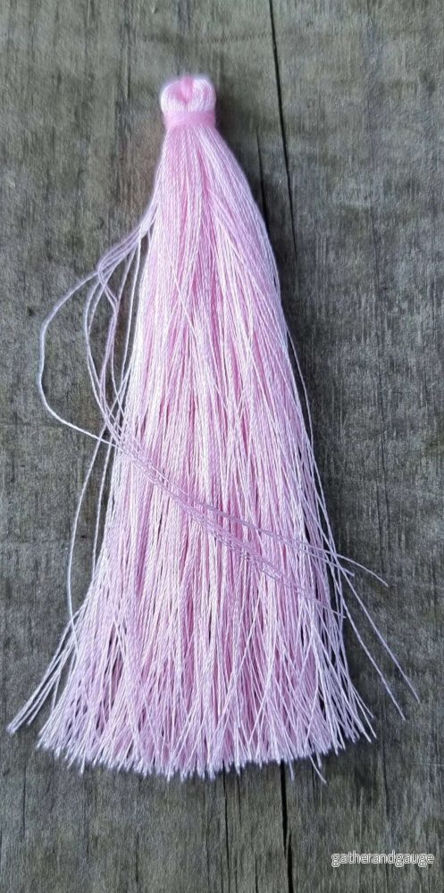 Hänge tassel polyester – Rosa 90mm 1 styck Hänge tassel polyester – Rosa 90mm 1 styck