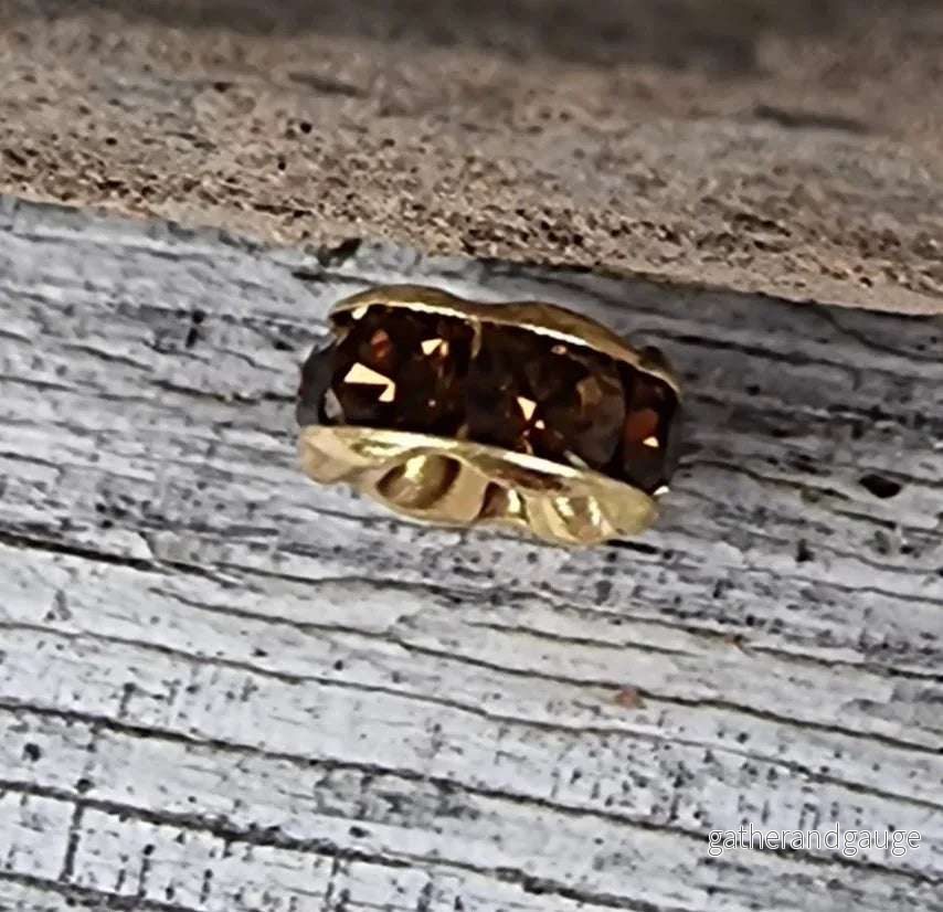 Preciosa strassrondell – Guld / topaz 7mm, 1 styck Preciosa strassrondell – Guld / topaz 7mm, 1 styck