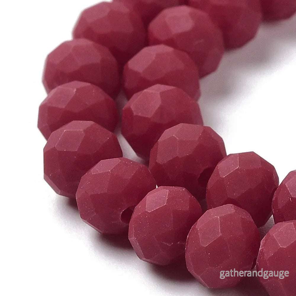 Facetterade glaspärlor – Matt Mörkröd 6x5mm 1 stäng Facetterade glaspärlor – Matt Mörkröd 6x5mm 1 stäng