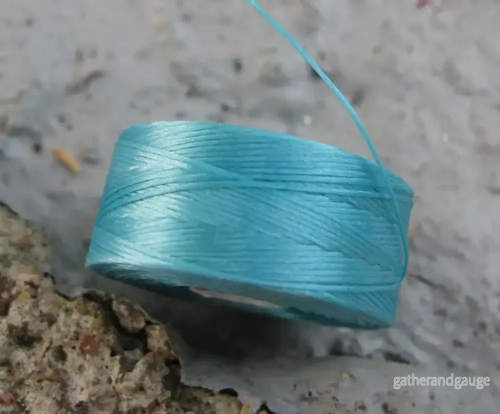 S-Lon Bead thread - Turquoise Blue, strl D, 1 rulle - Bild 2