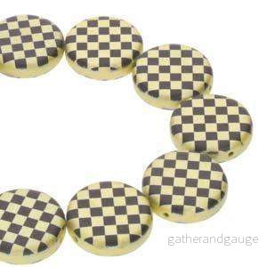 Coin 2-hole - Jet Yellow Laser Checkered 14mm 1 sträng