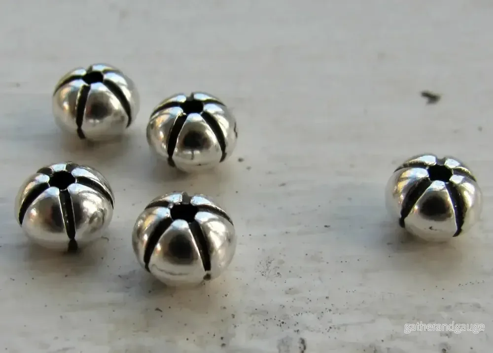 Mellandel Silverfärgad - Rund Pumpa 6x4,6mm - 5-pack - Bild 2