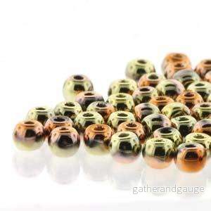 Tjeckiska Druk (Runda) - Jet California Gold True 2mm, 50-pack