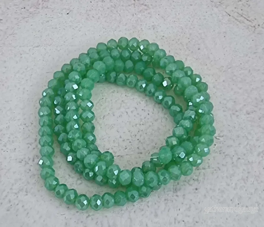 Facetterade glaspärlor - Opaque Veraman AB, 4x3mm 1 sträng