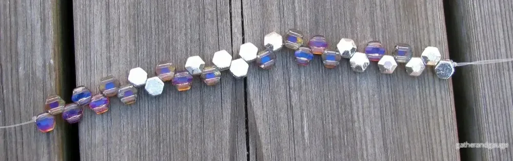 Honeycomb Jewel – Heliotrope 6mm, 1 sträng Honeycomb Jewel – Heliotrope 6mm, 1 sträng