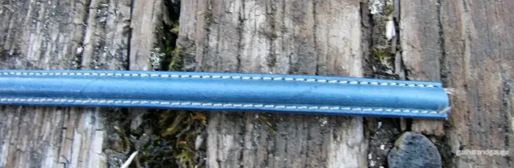 Läder Bred med Förhöjd Mitt - Petrol med Söm 10x5mm, 20 cm