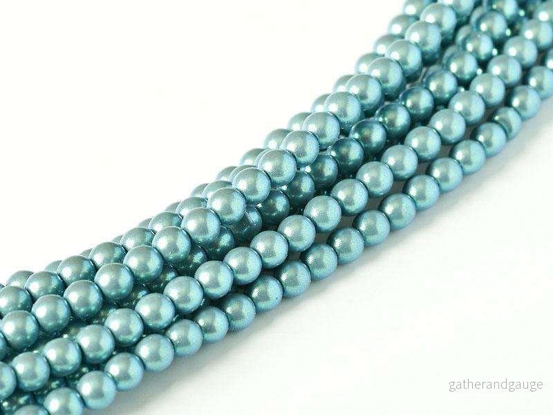 Tjeckiska Pearl Shell – Silver Blue 3mm, 1 sträng