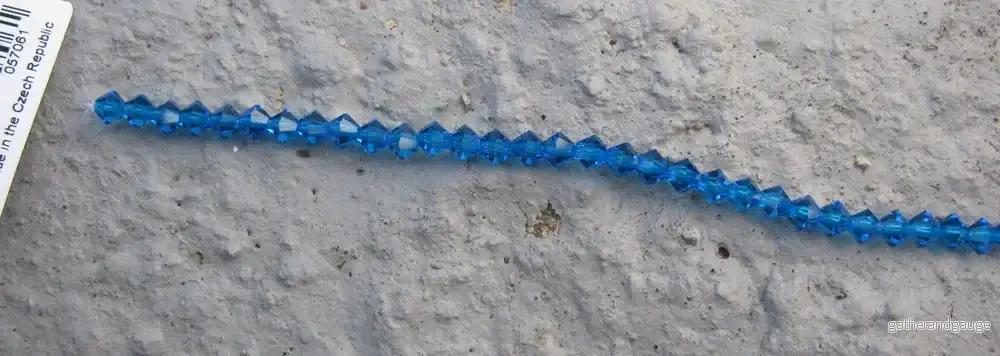 Tjeckiska MC Bicone - Capri Blue 4 mm, 30- stycken - Bild 3