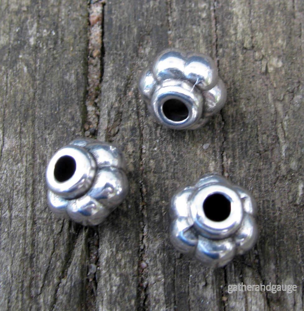Mellandel Silverfärgad – Rund pumpaformad 8mm 3-pack