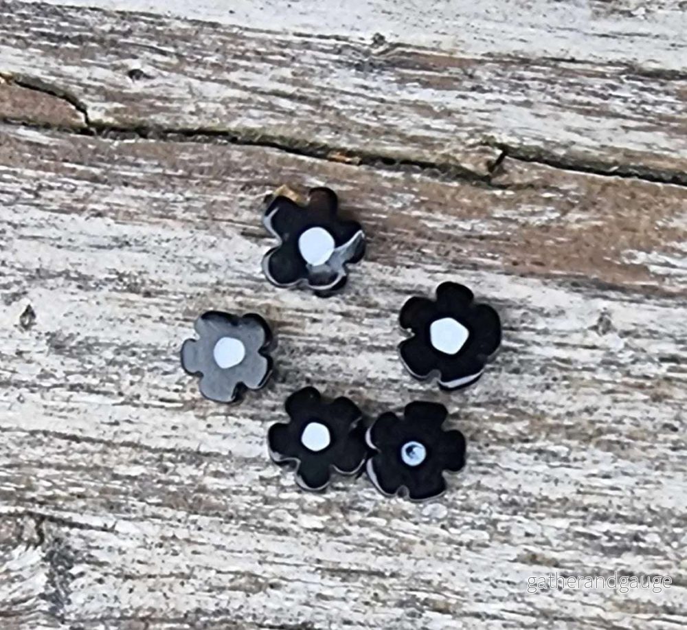 Glaspärlor Millefiori - Svarta blommor 6mm, 5-pack