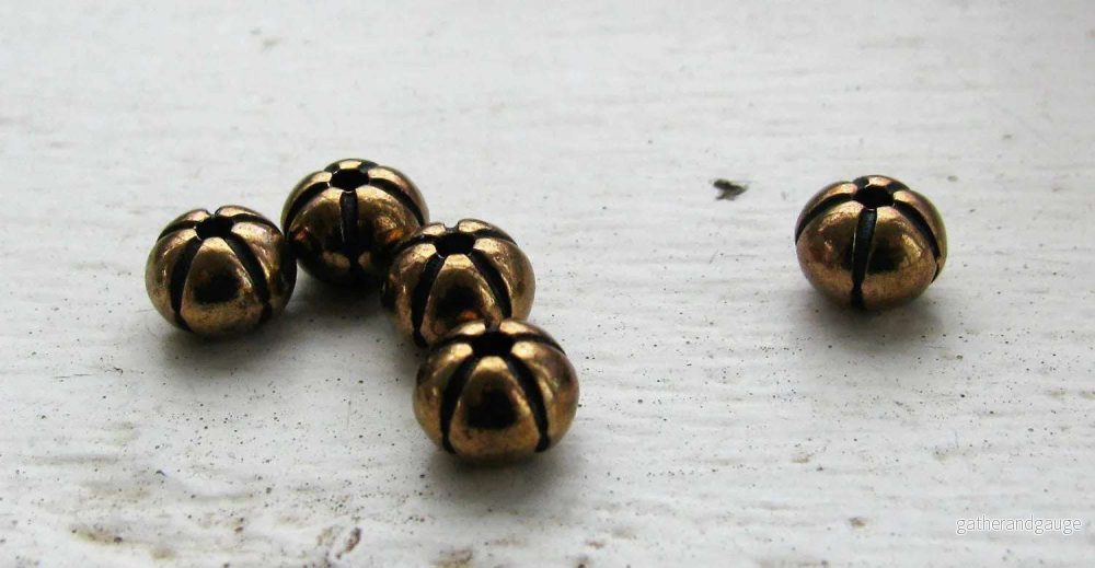 Mellandel Bronsfärgad - Rund pumpa 6x4,6mm, 5-pack - Bild 2