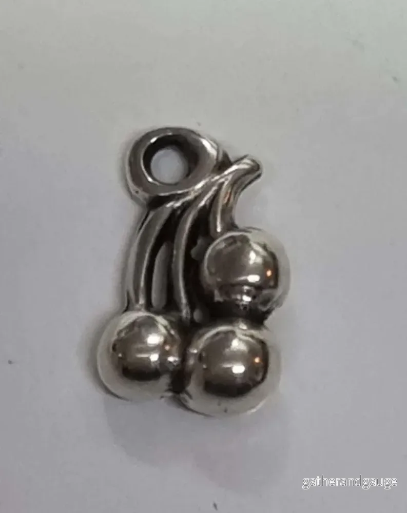 Berlock Silverpläterad – Körsbär med 3 Bär 1 styck Berlock Silverpläterad – Körsbär med 3 Bär 1 styck