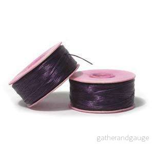 Nymo B – Dark purple, 1 Rulle Nymo B – Dark purple, 1 Rulle