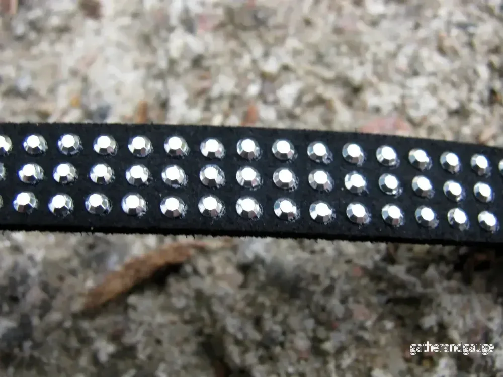 Mockaimitation - Svart med silvriga strasstenar, 10mm, 20 cm - Bild 2