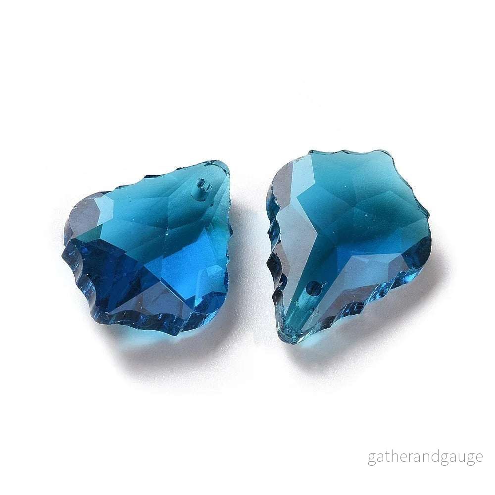 Facetterat hänge – Leaf Pendant Teal 22x16mm 1 styck
