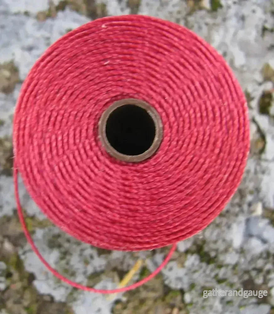 S-Lon Bead Cord – Dark red, 1 Rulle S-Lon Bead Cord – Dark red, 1 Rulle